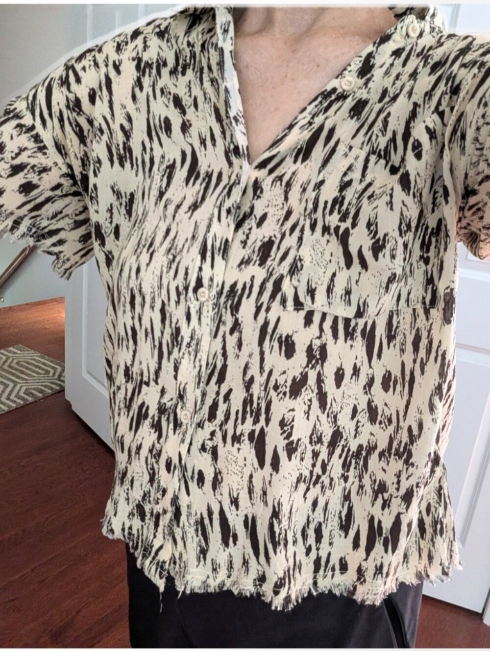 Philosophy Short Sleeve Casual Print Button Down Blouse in Cream and Black